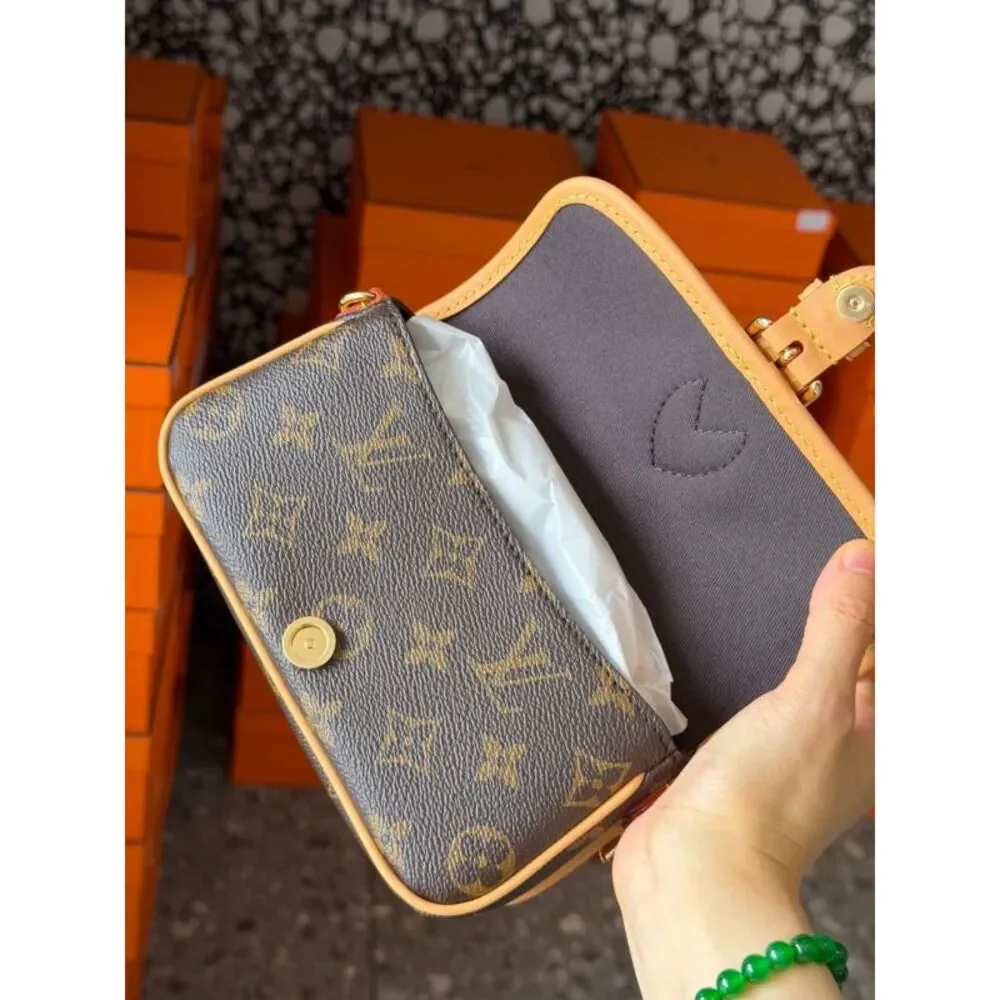 Louis Vuitton Women Pre-Loved Bag Brand New Condition